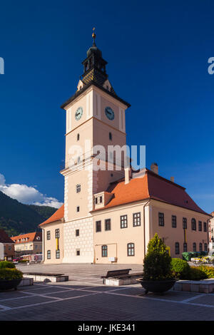 La Romania, Transilvania, Brasov, Piata Sfatului Square, ex Municipio, ora Brasov Historical Museum Foto Stock