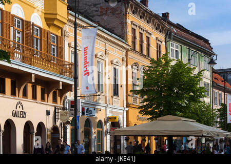 La Romania, Transilvania, Sibiu, edifici lungo Nicolae Balcescu Street Foto Stock