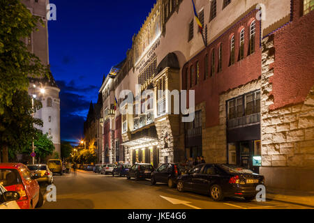 La Romania, Transilvania, Targu Mures, Cultura Palazzo, esterna, crepuscolo Foto Stock