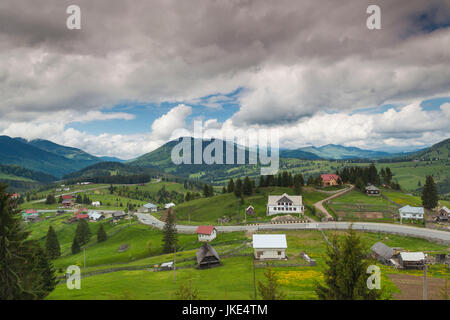 La Romania, Transilvania, Tihuta Pass, edifici di montagna del pass noto anche come il borgo passa nel romanzo Dracula Foto Stock