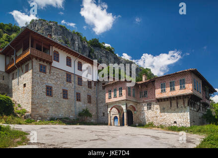 La Bulgaria, centrale Monti, Veliko Tarnovo-zona, Preobrazhenski monastero, costruito nel 1825, con murali dal famoso pittore Zahari Zograf, esterna Foto Stock