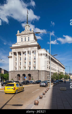 La Bulgaria, Sofia, Ploshtad Nezavisimost Square, governo edificio precedentemente il quartier generale del partito comunista bulgaro Foto Stock