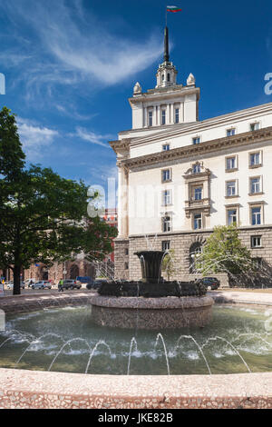 La Bulgaria, Sofia, Ploshtad Nezavisimost Square, governo edificio precedentemente il quartier generale del partito comunista bulgaro Foto Stock