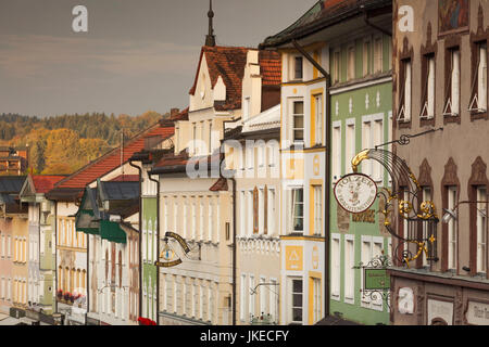 In Germania, in Baviera, Bad Toelz, Marktstraße, strada pedonale, mattina Foto Stock