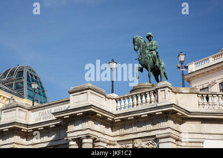 Statua di Albert di fronte all'Albertina Art Museum. Vienna. Austria Foto Stock