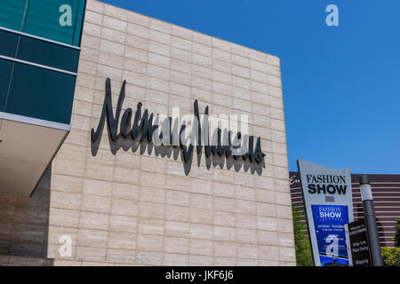 Las Vegas - Circa il luglio 2017: Neiman Marcus store al Fashion Show Mall sulla striscia. Neiman Marcus è stato stabilito 1907 HO Foto Stock