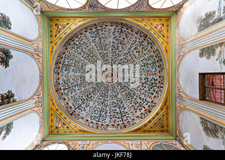 Decorazione del soffitto nella sezione Harem del Palazzo Topkapi, Istanbul, Turchia. Foto Stock
