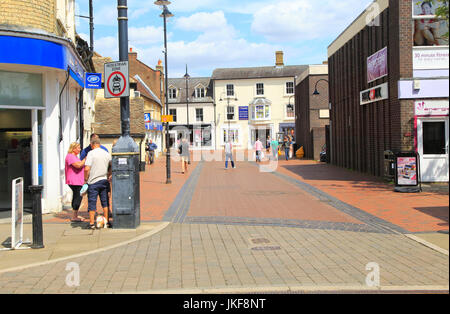 Strada pedonale dello shopping nel centro della città di Ely, Cambridgeshire, England, Regno Unito Foto Stock