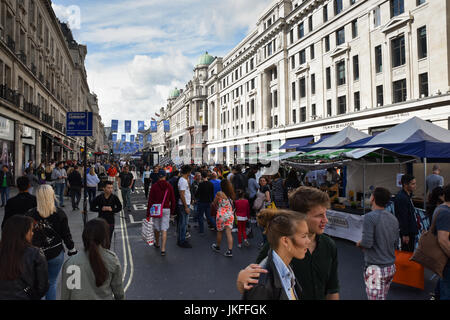 Regent Street, Londra, Regno Unito. Il 23 luglio 2017. Londra iconici di Regent Street è chiuso ogni Domenica per le strade di estate. Credito: Matteo Chattle/Alamy Live News Foto Stock