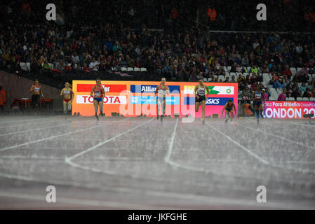 La sessione finale del mondo Para Athletics Championships nel rinnovato Stadio Olimpico ha iniziato in tempesta insidiose condizioni con Marlou van Rhijn - soprannominato "Blade Babe' - assunzione di oro in 200m T44 Foto Stock