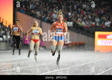 Marlou van Rhijn - soprannominato lama Babe - vincere l'oro nei 200 m T44 al mondo Para di Atletica allo stadio Olimpico in insidiose condizioni temporale Foto Stock