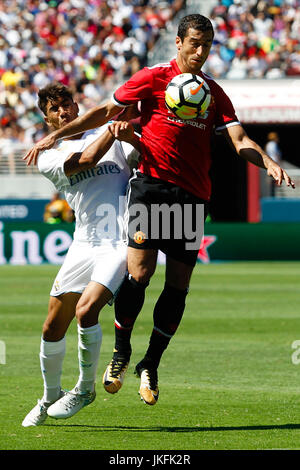 Santa Clara, Stati Uniti d'America. 23 Luglio, 2017. Henrikh Mkhitaryan (22) il Manchester United player. Theo Hernandez (15) del Real Madrid in player.INTERNATIONAL Champions Cup tra Real Madrid vs manchester united match amichevole a Levi's Stadium di Santa Clara, California, USA, luglio 23, 2017 . Credito: Gtres Información más Comuniación on line,S.L./Alamy Live News Foto Stock