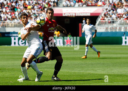 Santa Clara, Stati Uniti d'America. 23 Luglio, 2017. Henrikh Mkhitaryan (22) il Manchester United player. Theo Hernandez (15) del Real Madrid in player.INTERNATIONAL Champions Cup tra Real Madrid vs manchester united match amichevole a Levi's Stadium di Santa Clara, California, USA, luglio 23, 2017 . Credito: Gtres Información más Comuniación on line,S.L./Alamy Live News Foto Stock