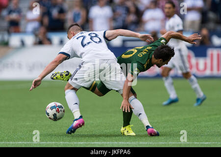 Vancouver, Canada. Il 23 luglio 2017. Jake Nerwinski (28) di Vancouver Whitecaps e Sebastian Blanco (10) di legnami di Portland. Vancouver Whitecaps vs legnami Portland BC Place Stadium. Portland vince 2-1 sopra Vancouver. Credito: Gerry Rousseau/Alamy Live News Foto Stock