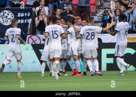 Vancouver, Canada. Il 23 luglio 2017. Vancouver Whitecaps celebrare Andrew Jacobson (8) di Vancouver Whitecaps prima metà obiettivo. Vancouver Whitecaps vs legnami Portland BC Place Stadium. Portland vince 2-1 sopra Vancouver. Credito: Gerry Rousseau/Alamy Live News Foto Stock