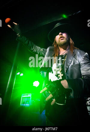 Guns 2 Roses, Chinnerys, Southend, Essex © Clarissa Debenham / Alamy Foto Stock