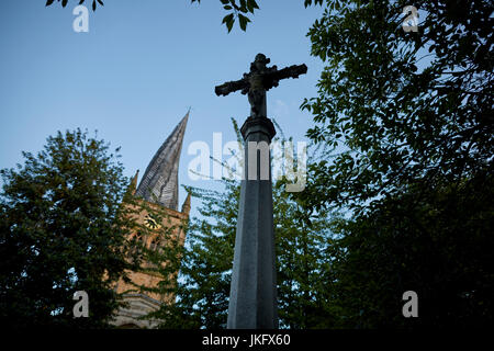 Chesterfield Chiesa Parrocchiale una chiesa anglicana dedicata Santa Maria e a tutti i santi, grado che ho elencato la costruzione, nel Derbyshire, England, Regno Unito, UE Foto Stock