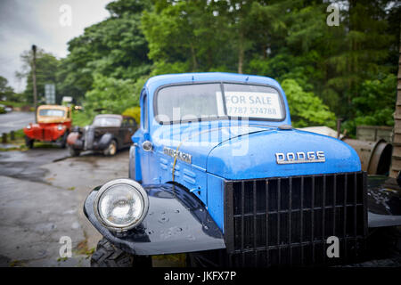 Vecchio american classic cars in bisogno di restauro in vendita vicino a Harrogate, North Yorkshire, Inghilterra. Foto Stock