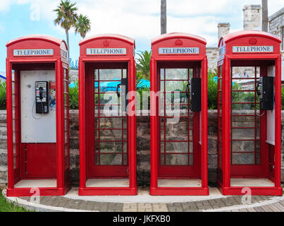 Rosso quattro cabine telefoniche in Bermuda Foto Stock