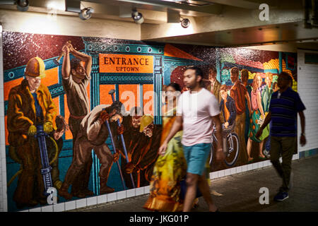 La città di New York, Manhattan Stati Uniti, Times Square subway murales Foto Stock