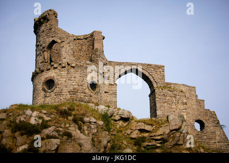 Hillside landmark Mow Cop Castello è una follia rovine vicino a Congleton, Cheshire Est, Inghilterra, Il Grade ii Listed è un edificio. Foto Stock