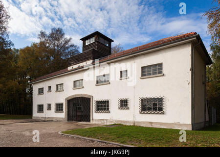 In Germania, in Baviera, Monaco - Dachau, WW-2 era campo di concentramento nazista, Jourhaus, camp ingresso Foto Stock