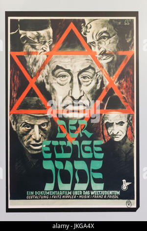 In Germania, in Baviera, Obersalzberg, Dokumentation Obersalzberg, museo circa la dittatura nazista, poster per la propaganda antisemita film, l'Ebreo eterna Foto Stock