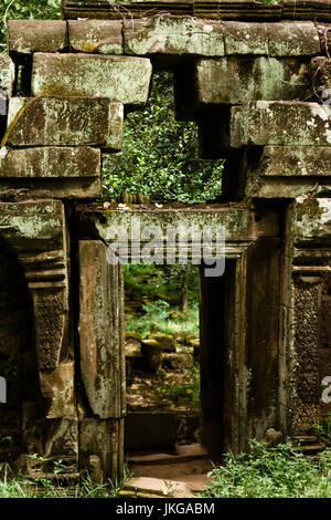 Tempio Baphuon in Siem Reap, Cambogia. Il Baphuon è un tempio di Angkor Thom. Costruito nella metà-11secolo. Foto Stock