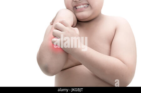 Obesi fat boy graffiare il prurito con mano. prurito isolati su sfondo bianco, del concetto di salute e medicina Foto Stock