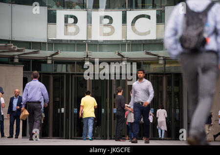 Vista generale GV di BBC Broadcasting House, sede della BBC, in Portland Place e Langham Place, Londra. Foto Stock