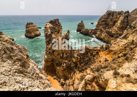 Splendida vista di Praia do camilo nel sud del Portogallo una delle più belle spiagge di lagos. Estate vocazione. Foto Stock