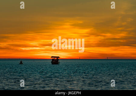 Tramonto sul golfo di Carpentaria, Karumba, Queensland, Australia Foto Stock