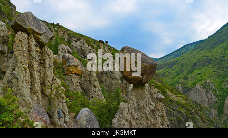 Il miracolo di funghi di pietra Montage, panorama di grandi dimensioni. Foto Stock
