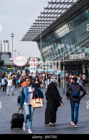 Stratford stazione ferroviaria, Borough of Newham, London, England, Regno Unito Foto Stock