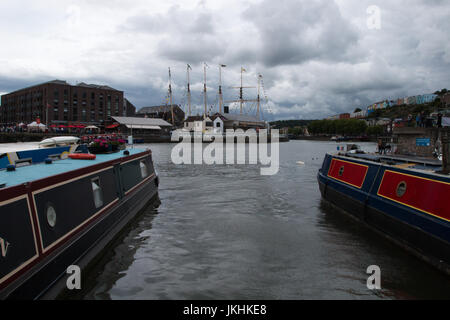 BRISTOL: vista dal porticciolo con Brunel SS Gran Bretagna in background. Foto Stock