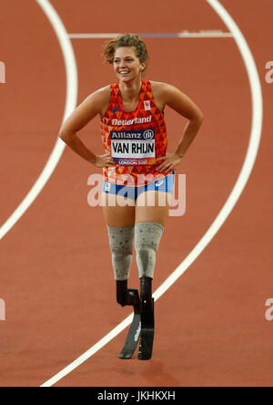 Netherland's Marlou Van Rhijn (centro) prende l'oro in Donne 200m T44 Final durante il giorno dieci del 2017 World Para di Atletica a Londra Stadium. Foto Stock