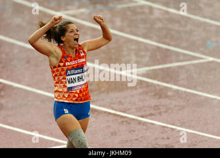 Netherland's Marlou Van Rhijn (centro) prende l'oro in Donne 200m T44 Final durante il giorno dieci del 2017 World Para di Atletica a Londra Stadium. Foto Stock