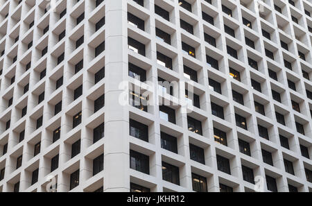 Abstract architettura contemporanea foto di sfondo, angolo dei grigi muri di cemento con finestre quadrate Foto Stock
