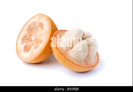 Fette di frutta santol isolati su sfondo bianco Foto Stock