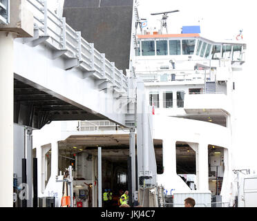 Portsmouth,Hampshire Mercoledì 11 Luglio 2017 Wightlink hanno sospeso il servizio di traghetto tra Portsmouth e l'Isola di Wight questo pomeriggio follo Foto Stock