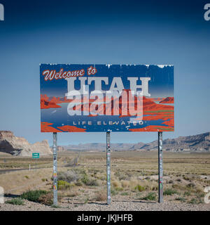 Benvenuto a Utah Segno lungo il confine meridionale road Foto Stock