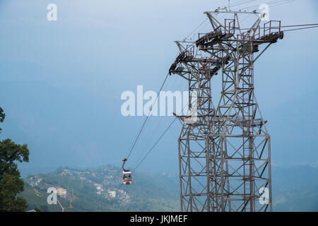 DARJEELING, India - 27 novembre 2016: Il Darjeeling Teleferica è una teleferica nella città di Darjeeling nello stato indiano del Bengala Occidentale Foto Stock