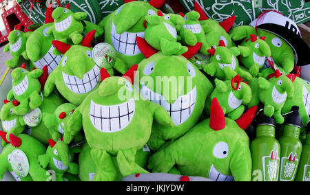 Montreal, Canada 23 luglio,2017.carrello pieno di souvenir Victor giocattoli di peluche al solo per ride festival.Credit:Mario Beauregard/Alamy vivere nuove Foto Stock