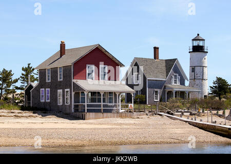 Sabbia Colonia collo cottages e sabbiosa e collo, Faro di Cape Cod, Massachusetts, Stati Uniti, Nord America. Solo uso editoriale. Foto Stock