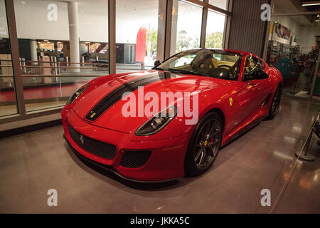 Los Angeles, CA, Stati Uniti d'America - Luglio 23, 2017: Rosso 2010 Ferrari 599 GTO visualizzati al Petersen Automotive Museum. Uso editoriale. Foto Stock