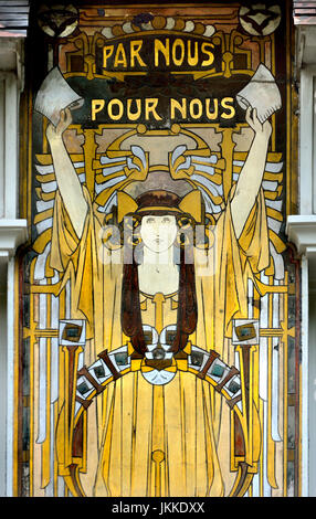 Bruxelles, Belgio. Maison Cauchie Cauchie / Casa / Cauchiehuis (Paul Cauchie, 1905: Art Nouveau) a Rue des franchi 5. Sgraffiti allegorica.... Foto Stock