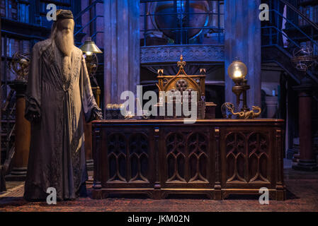 LEAVESDEN, Regno Unito - 19 giugno 2017: Il Grifondoro stemma sul set della  sala grande a Hogwarts, alla realizzazione di Harry Potter studio tour  presso il Foto stock - Alamy