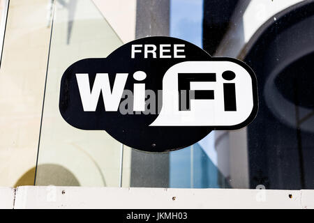 Wi-fi gratuito disponibile qui segno Foto Stock