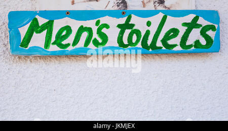 Dipinto a mano iscrizione servizi igienici per gli uomini, wc segno Foto Stock