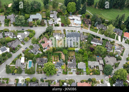 Vista aerea di case di lusso in Broadmoor, Seattle, Washington, Stati Uniti d'America Foto Stock